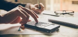 How Monthly Loan Calculators Estimate Repayment Amounts